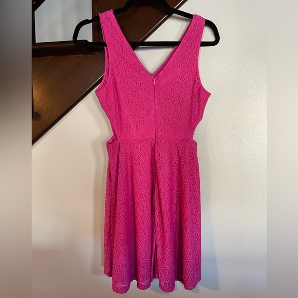 Francesca’s pink lace mini dress with cut outs size medium nwot - Picture 4 of 4